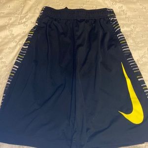 NWOT Nike Elite Boys Drifit shorts XL
